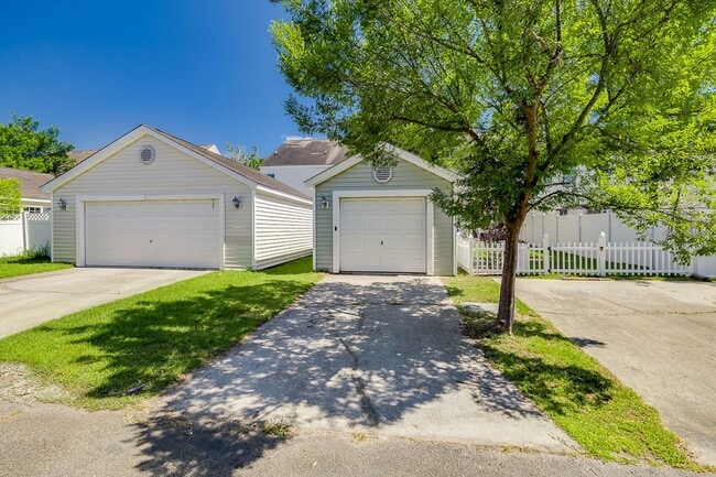 Building Photo - 321 Hitching Post Ln