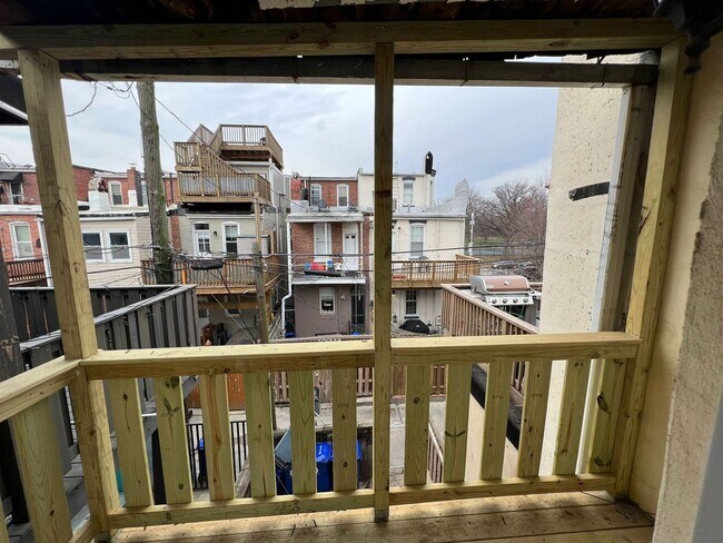 Building Photo - Stunning Newly Renovated 2 Bedroom 1.5 Bathroom