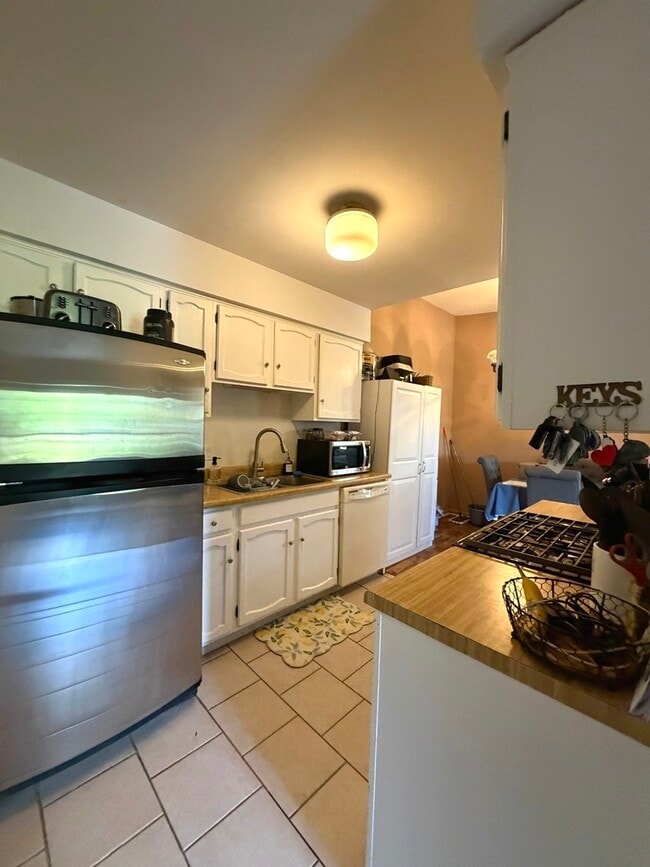 Building Photo - 301 Cherrywood Ct