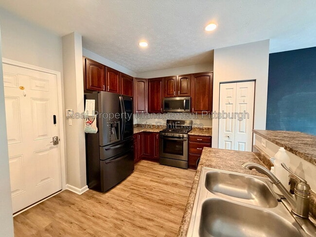 Building Photo - 242 Corey Dr