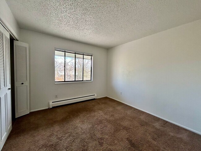 Building Photo - Affordable 3 Bed 2 Bath Condo, Attached Garage, on Quiet Street in Lafayette