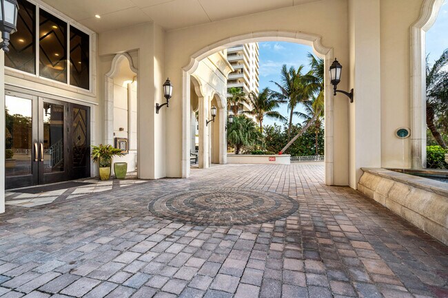 Building Photo - 5310 N Ocean Dr