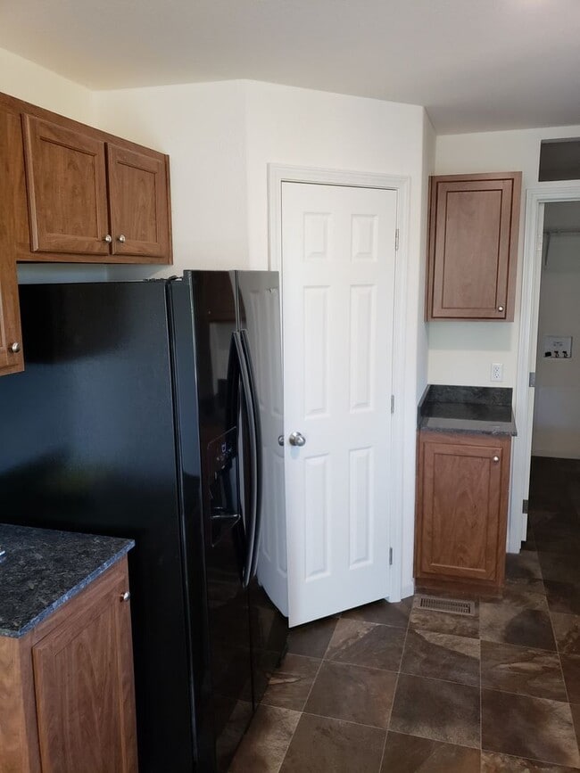 Building Photo - 24 X 60 MANUFACTURED HOME ON 1 1/3 ACRES