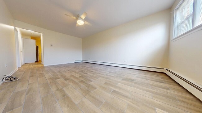 Building Photo - 2402 N 76th Ct