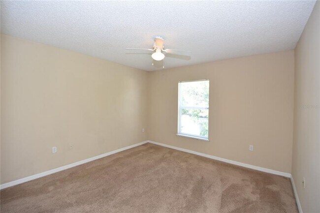 Building Photo - 27 Riverdale Ln