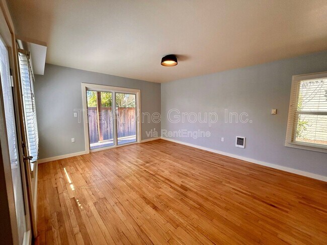 Building Photo - 4831 N Maryland Ave