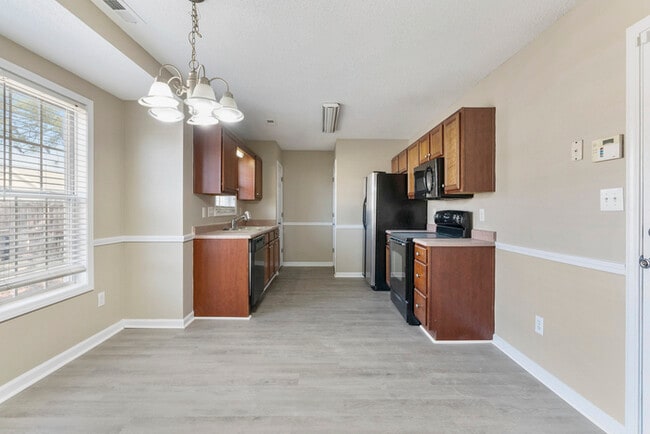 Building Photo - 1456 Middlesbrough Dr