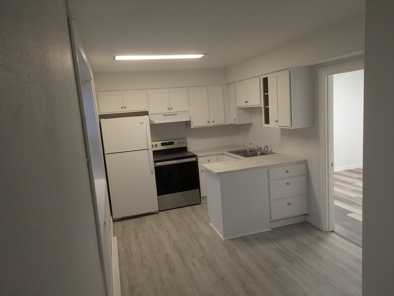 Building Photo - 502 W Market St