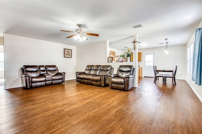 Building Photo - 5005 Village Stone Ct