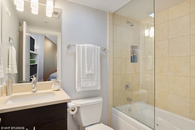 Building Photo - 1162 W Hubbard St