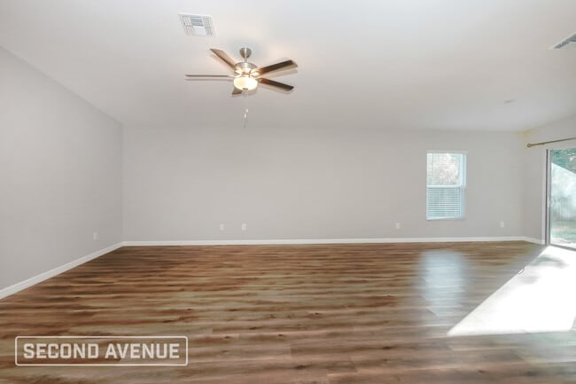 Building Photo - 4934 Redwood Terrace