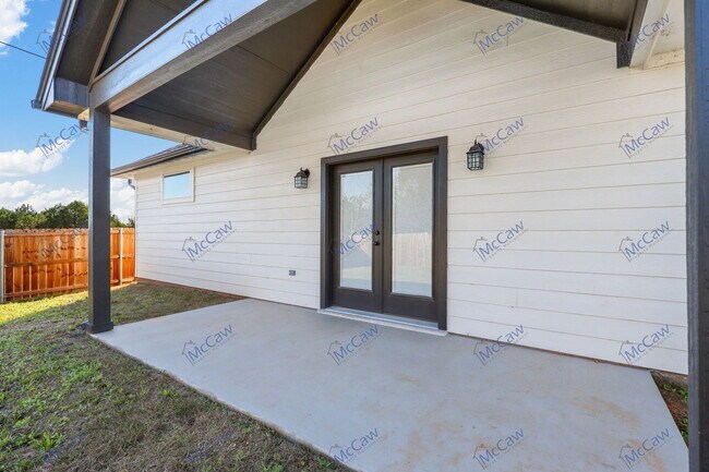 Building Photo - 2524 Creek Dr