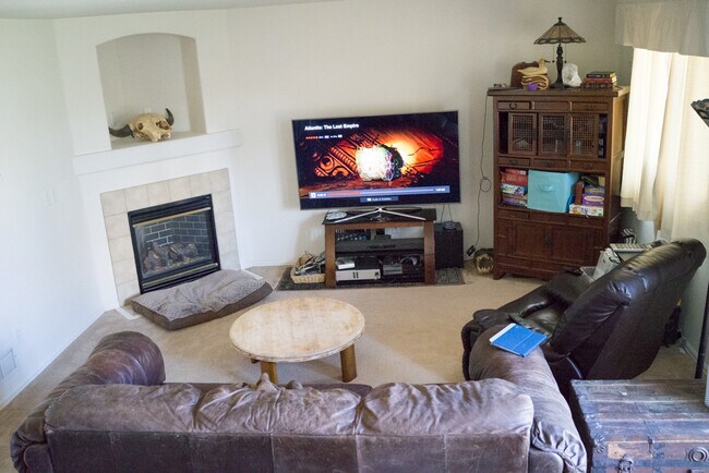 Building Photo - Evolve Real Estate: Fantastic Home with La...