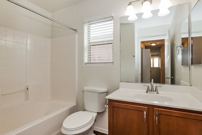 Building Photo - 339 S Travis