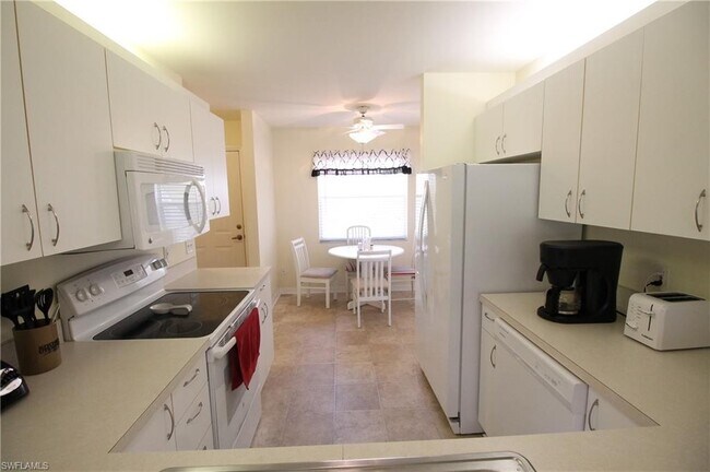 Building Photo - 273 Robin Hood Cir