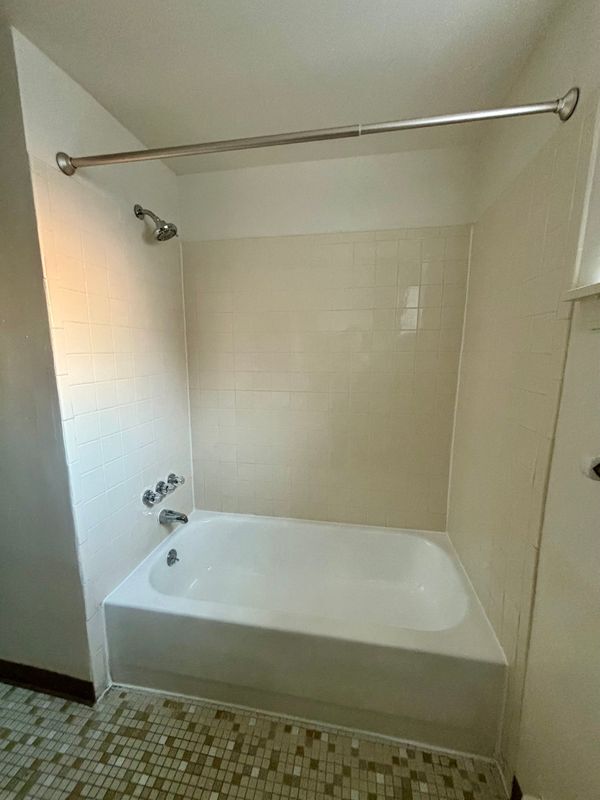 Building Photo - 21 Losson Garden Dr