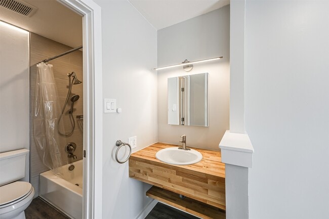 Building Photo - 1500 Bay Area Blvd