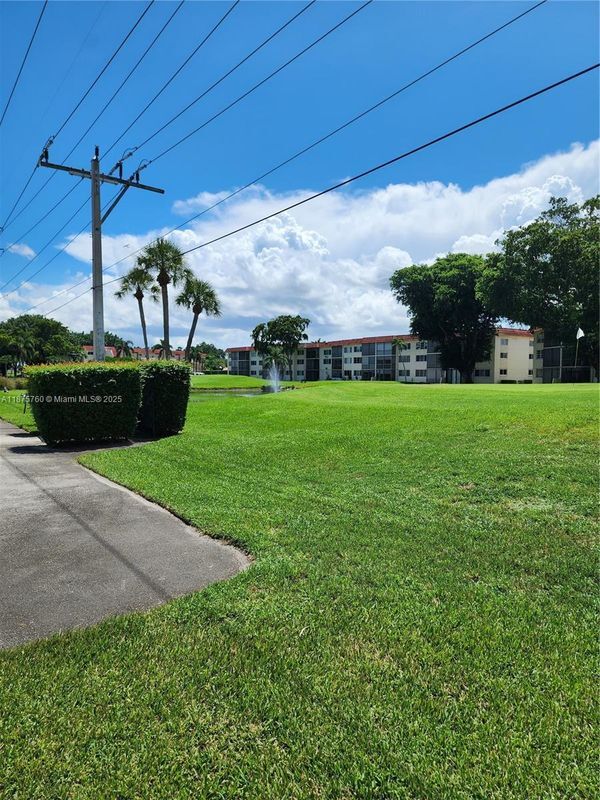 Building Photo - 681 S Hollybrook Dr