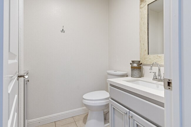 Building Photo - 1317 Gull Ct