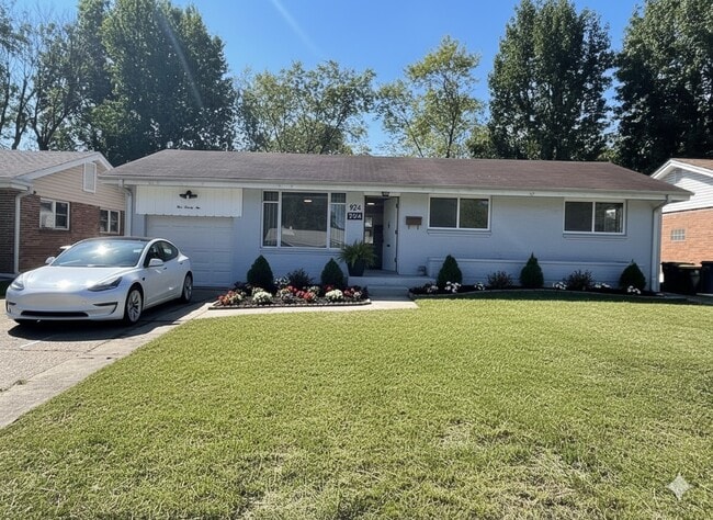 Primary Photo - 924 Lebon Dr