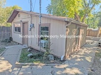 Building Photo - Updated 2 Bed Unit