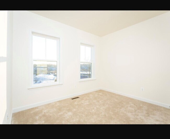 Building Photo - Luxury Townhouse With Detached Two Car Gar...
