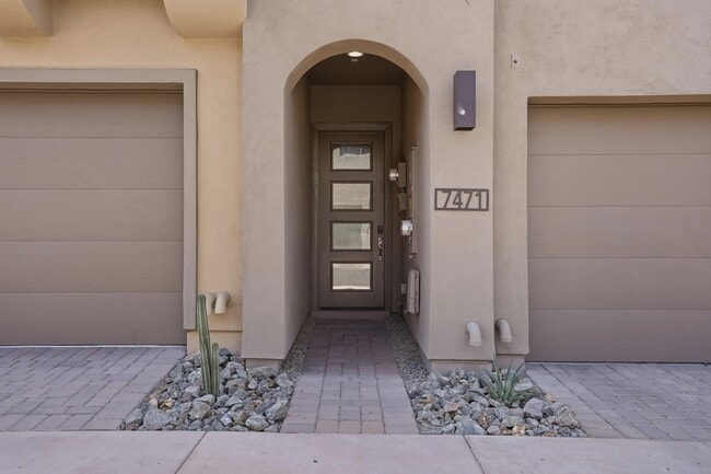 Building Photo - 7471 E Paraiso Dr