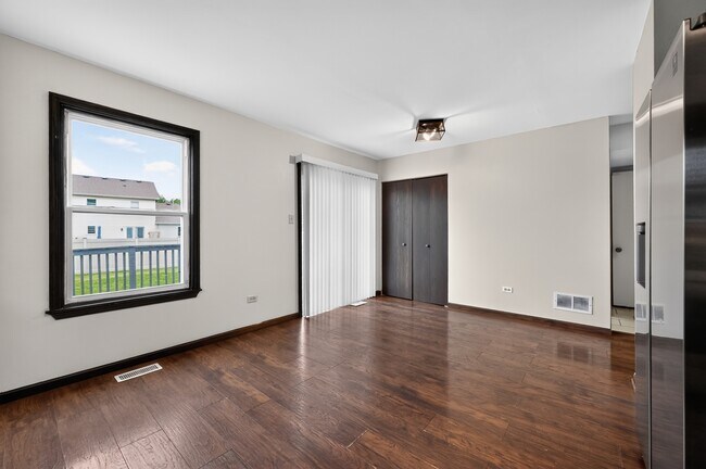 Building Photo - 1301 Brookfield Dr