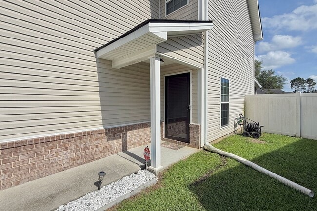 Building Photo - AVAILABLE NOW! (Small Pets Preferred) | $500 RENT CREDIT