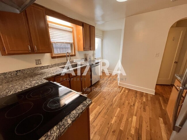 Building Photo - 1331 Thornton Ave