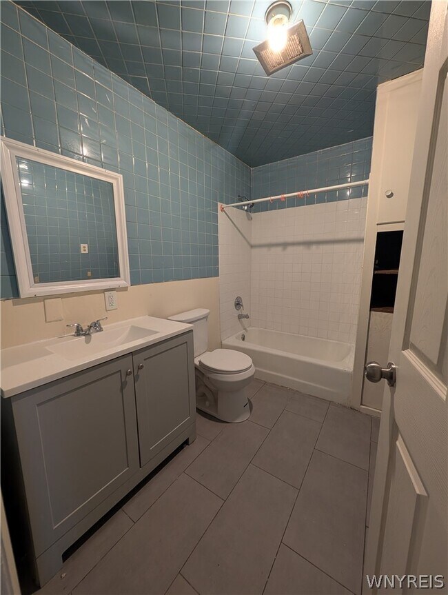 Building Photo - 67 Barton St