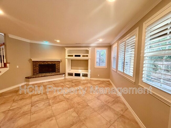 Building Photo - 114 Tearose