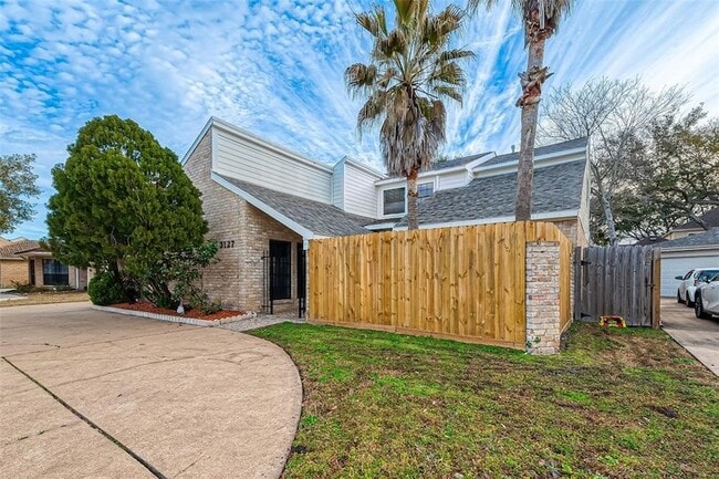 Building Photo - 3127 Ashfield Dr