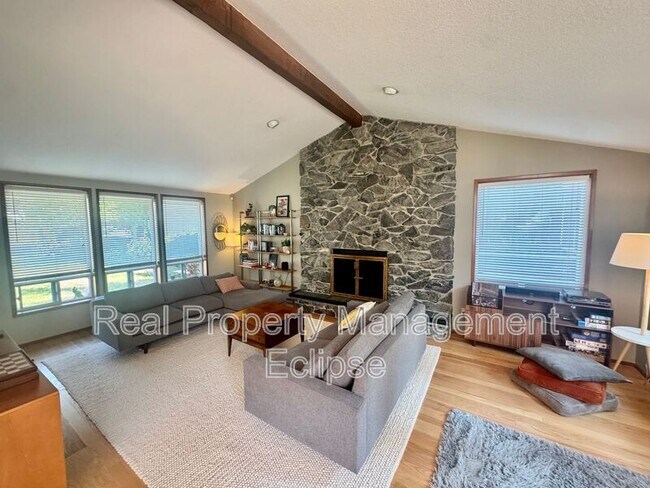 Building Photo - 32205 8th Ave SW