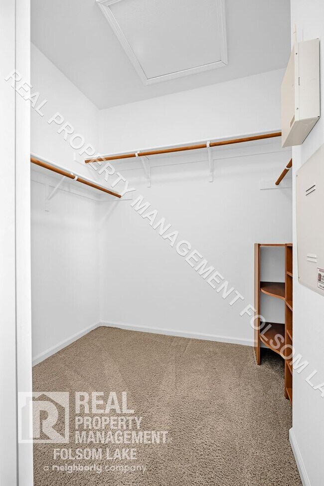 Building Photo - Spacious 4 bedroom 3 bath home in Anatolia