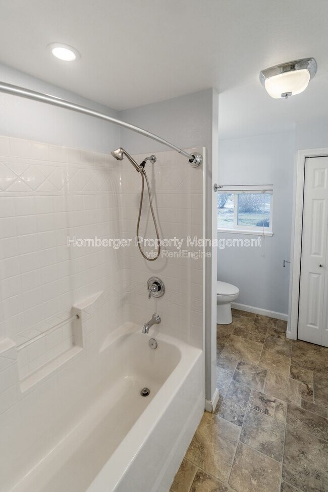 Building Photo - 2324 E South Crescent Ave