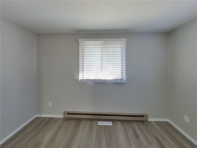 Building Photo - 1056 S Shore Dr