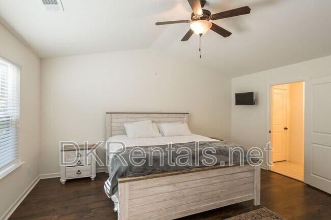 Building Photo - 2662 Stonekey Bend