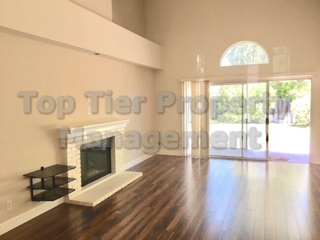 Building Photo - Beautiful 4 Bed / 2 Bath / 2,660 sqft Sing...