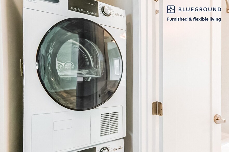 Building Photo - 21107 Amie Ave