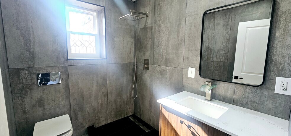 Building Photo - 324 South St