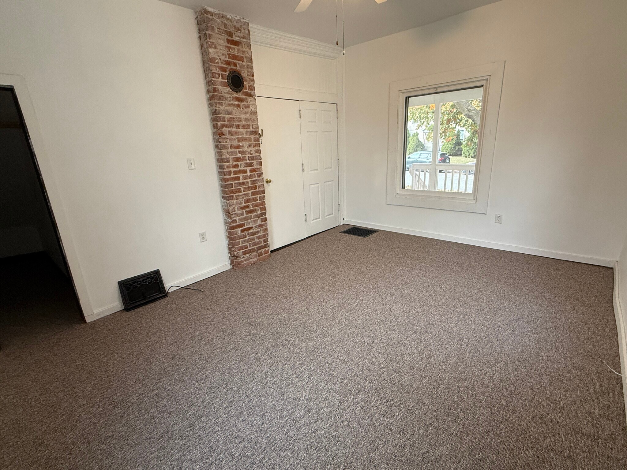 Building Photo - 215 E Bloomington St