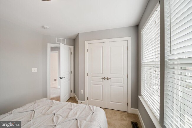 Building Photo - 6262 Summit Point Ct
