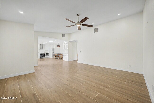 Building Photo - 8711 E Latham St