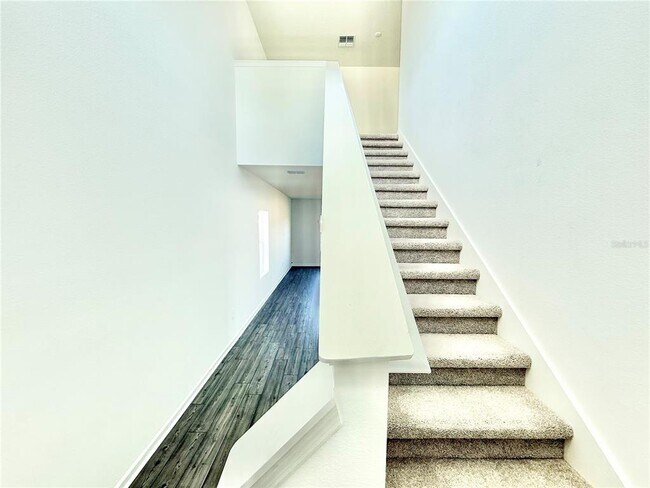 Building Photo - 3783 NE 30th Ter