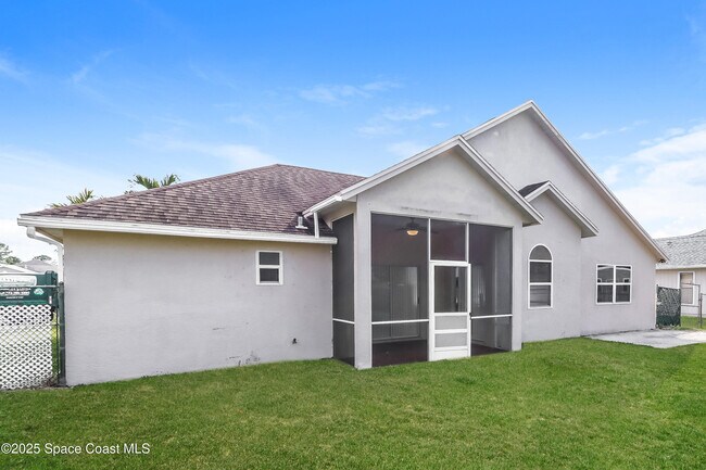 Building Photo - 1721 SW Whipple Ave