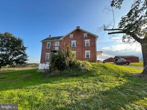 Building Photo - 2450 Mummasburg Rd