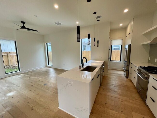 Building Photo - 1309 Palo Duro Rd