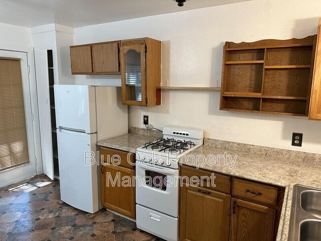 Building Photo - 422 W 17th St