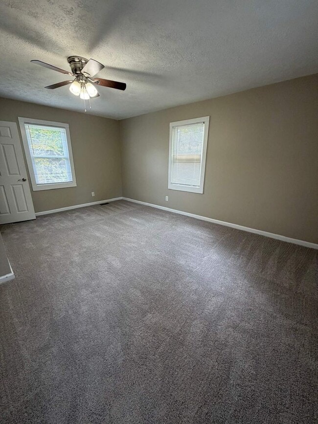 Building Photo - 3 Bed, 2 Bath House in Clarksville!!